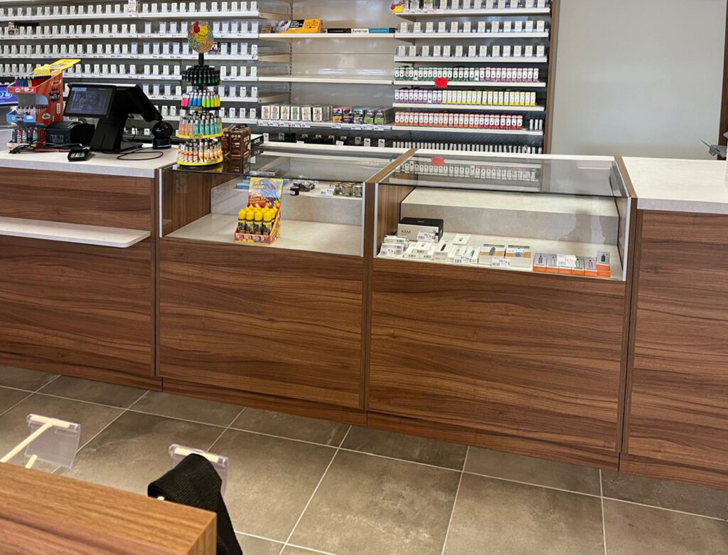 Vitrine dans comptoir du tabac le Hall de la Presse