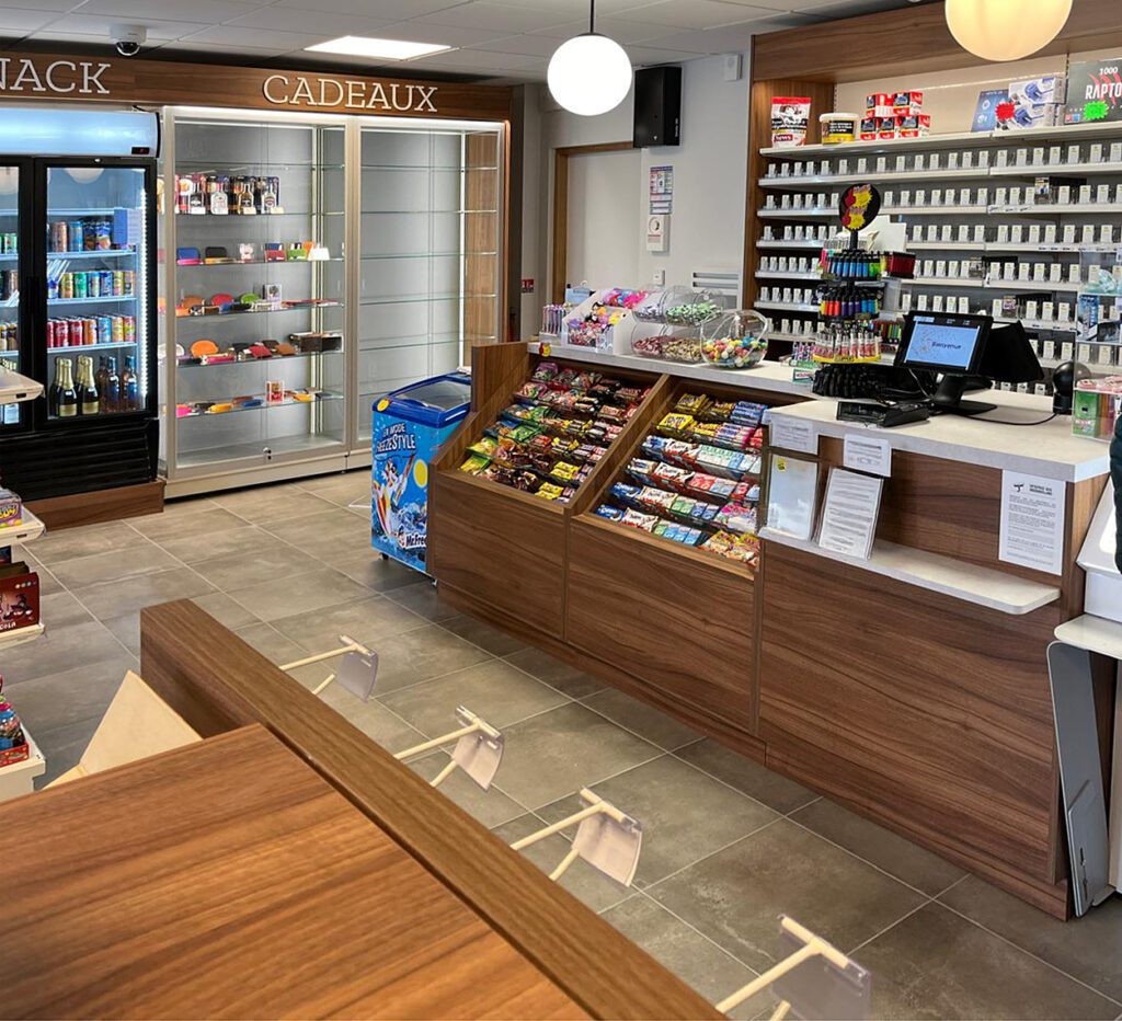 Comptoir avec caisse pour Tabac presse - Agencement Hall de la pPresse à Chatellerault