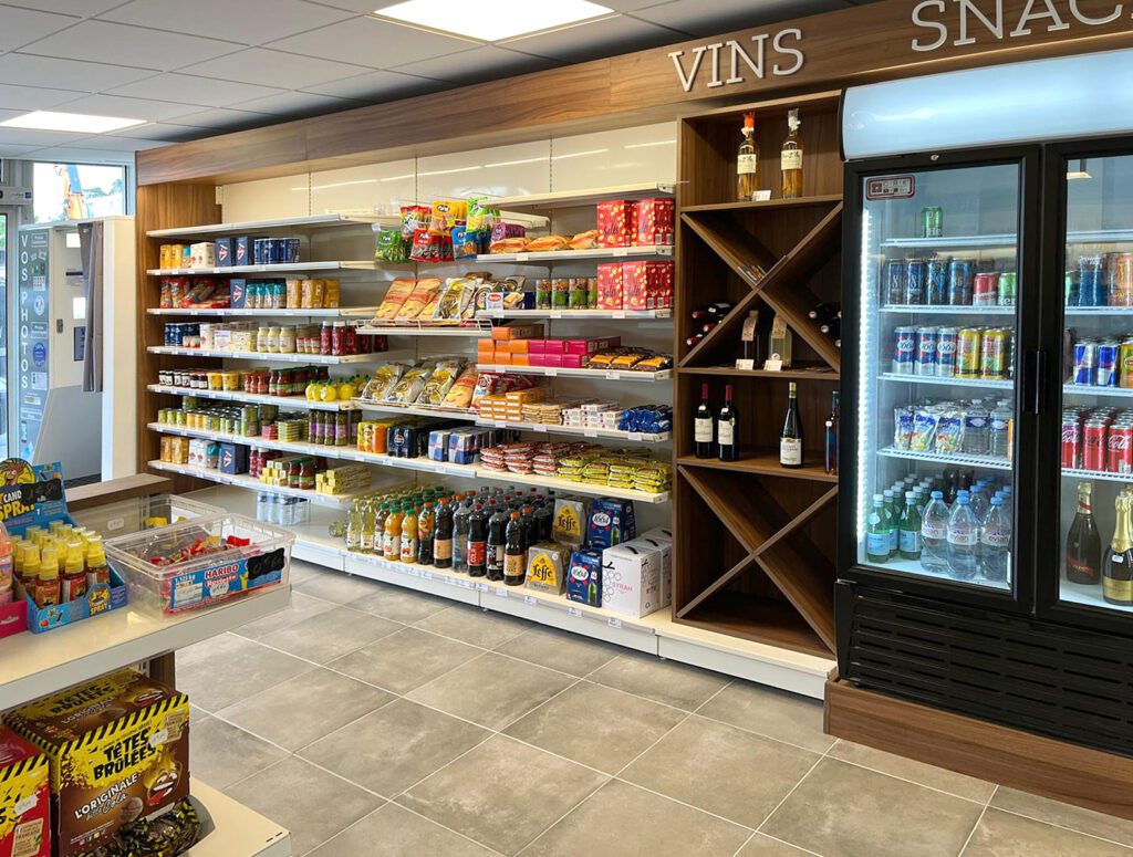 Mural épicerie dans le tabac presse avec espace Vins