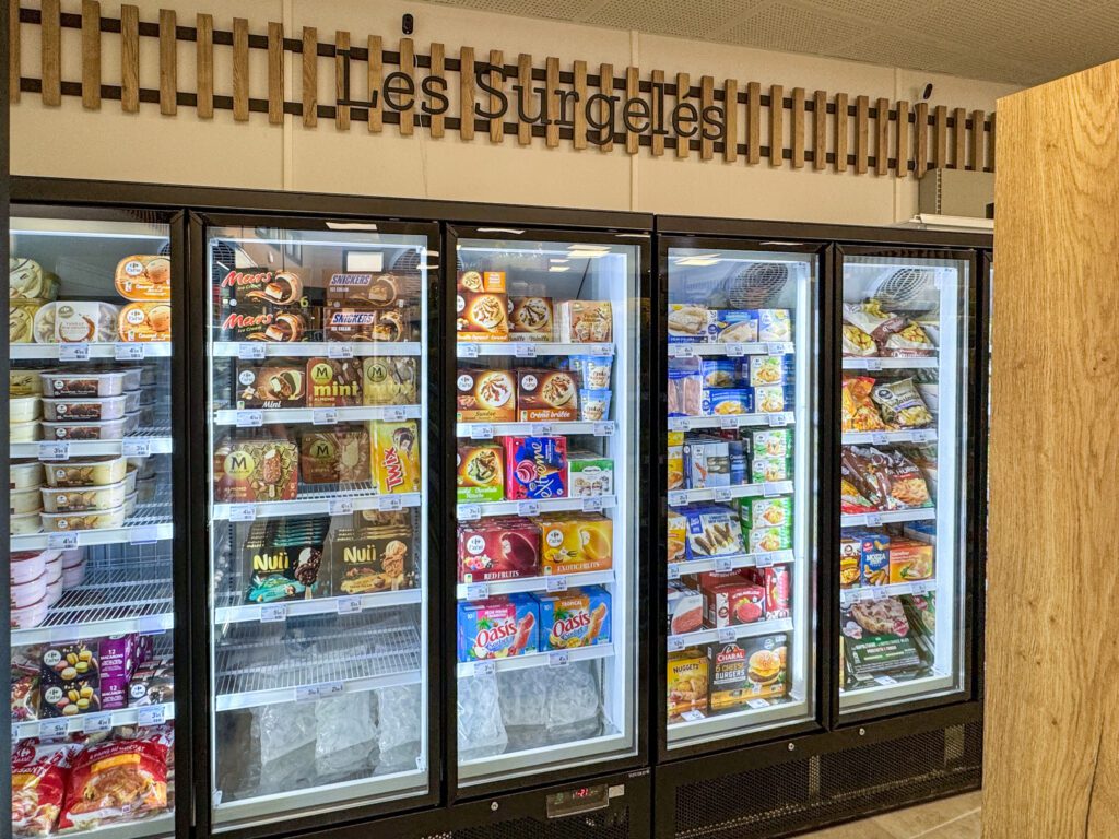 Zone refrigerateur dans la partie Proxi - tabac presse Vacqueyras