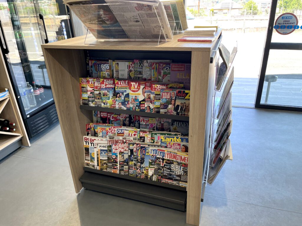 Tête de gondole pour presse et magazine