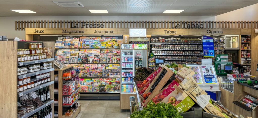 Mural avec magasine journaux tabac et cigares