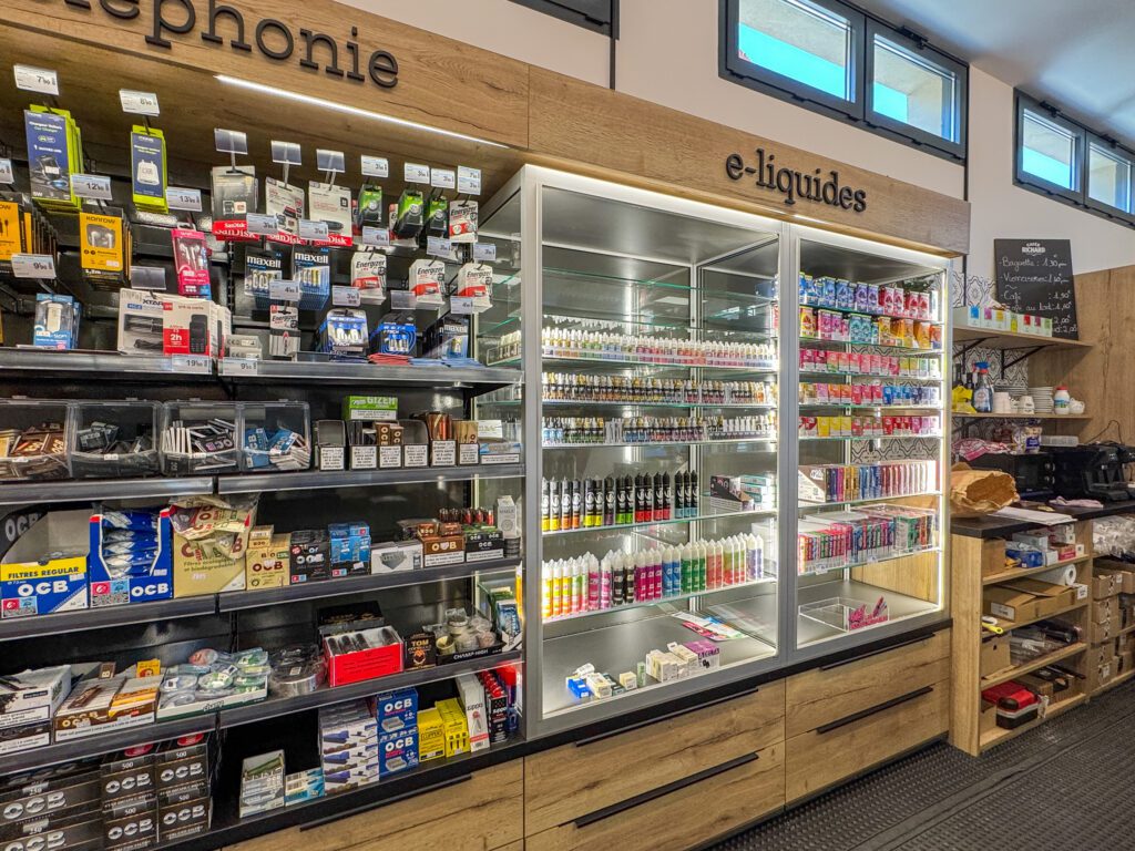 Vitrine e-liquide et accessoire telephonie - Agencement tabac presse
